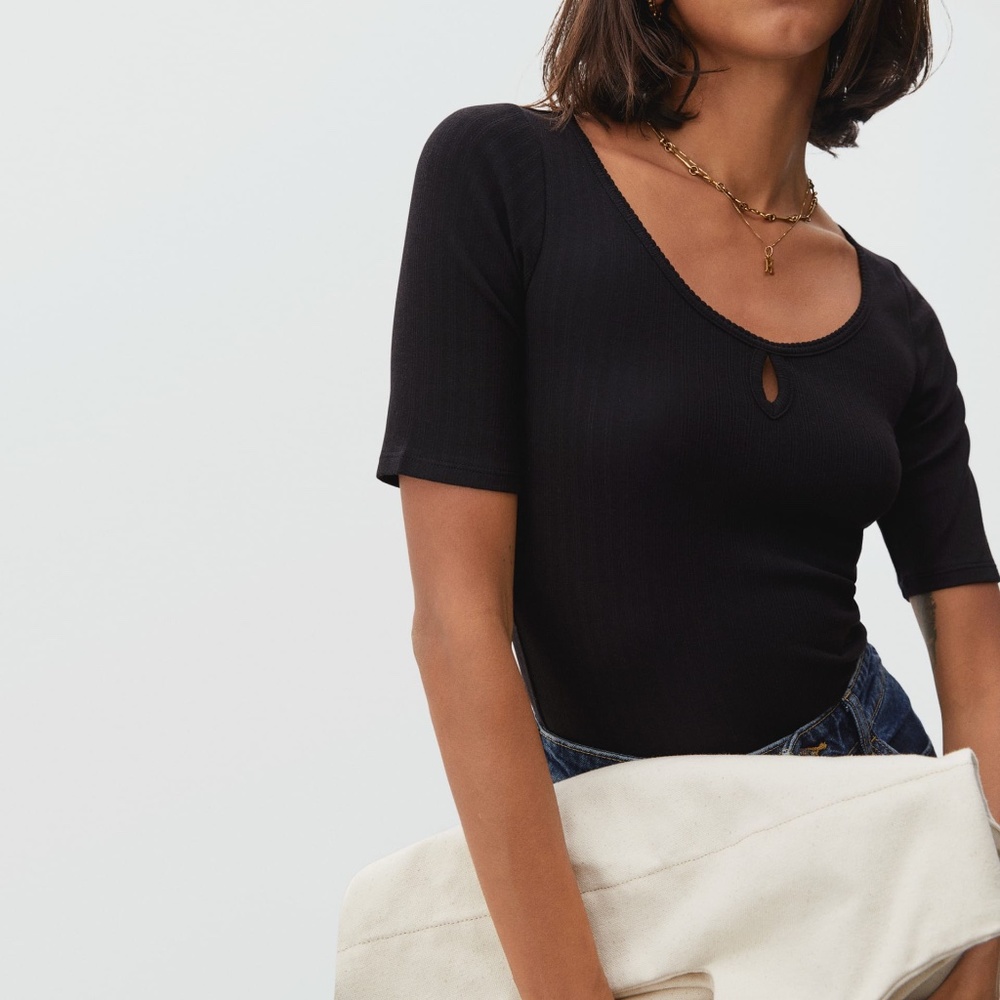 EVERLANE Stretch-Rib Scoop-Neck Tee - SIZE M (BLACK)